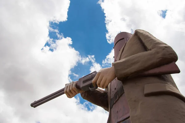 Mavi gökyüzü karşı Ned Kelly ceza. Avustralya.