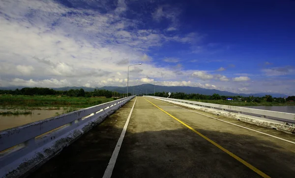 Dağ köprü Tayland — Stok fotoğraf