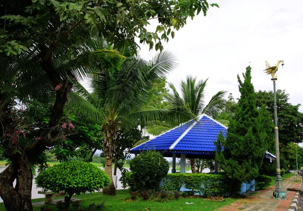 Paviljong i parken i thailand — Stockfoto