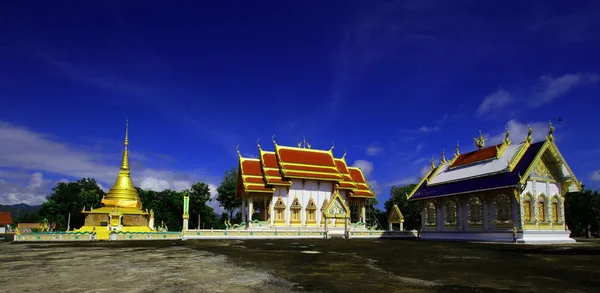 Cliff Buddha, Wat Pha Sam Ngao, provincia de Tak, Tailandia . — Foto de Stock