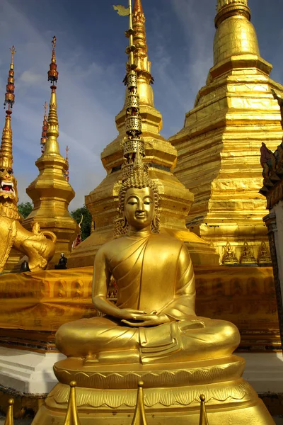 Image de la pagode du Temple, statue de Bouddha, Tak, Thaïlande, nord, sacré . — Photo