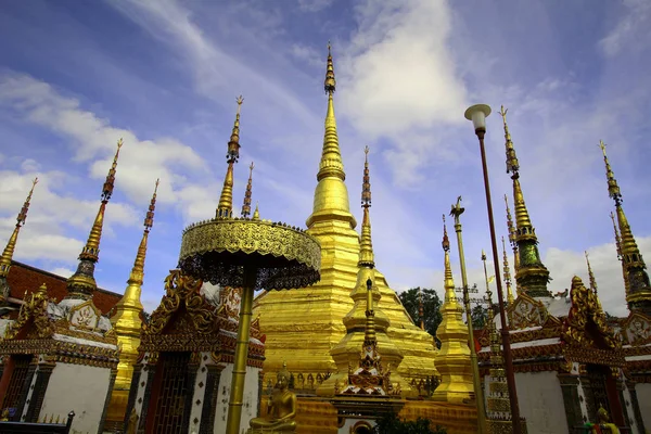 Imagen de Temple pagoda, estatua de Buda, Tak, Tailandia, norte, sagrado . — Foto de Stock