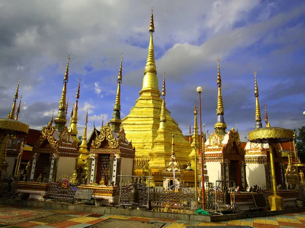 Image de la pagode du Temple, statue de Bouddha, Tak, Thaïlande, nord, sacré . — Photo