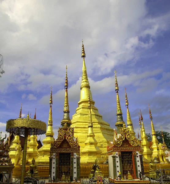 Imagen de Temple pagoda, estatua de Buda, Tak, Tailandia, norte, sagrado . — Foto de Stock