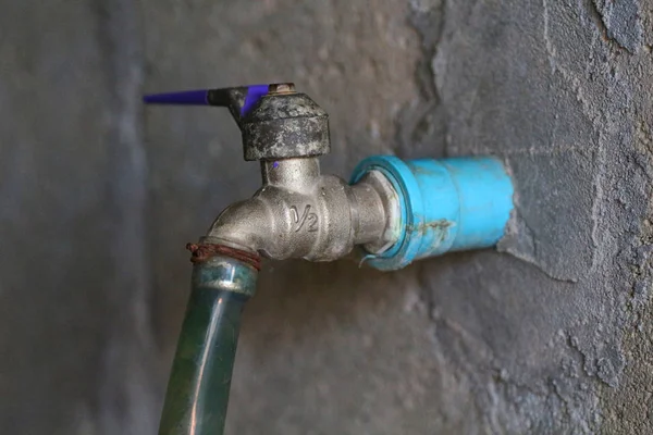 Görüntü için eski su vanası kapalı, açık, kontrol sistemleri, su.