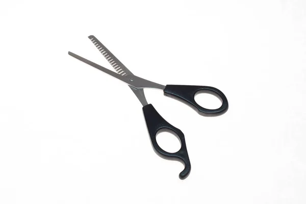 Profissional effileer tesoura corte de cabelo no fundo branco — Fotografia de Stock