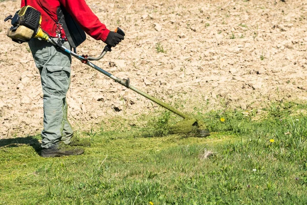 Worker with power tool string lawn trimmer — Stock Photo, Image