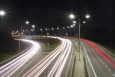 Gece yol ışık farlar üzerinden