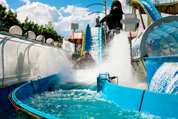 Paris. 3 août 2012. Parc d'attractions dans les jardins des Tuileries — Photo