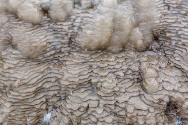 Kum ve buz kış rüzgarları tarafından heykel 