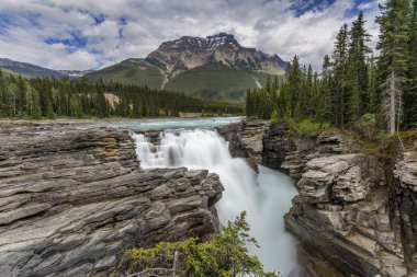 Şelale Kanada Rocky Dağları - Jasper National Park