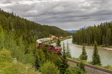 Kanada Pasifik yük treni - Banff Ulusal Parkı