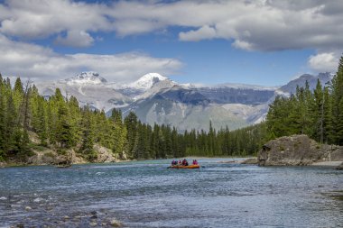 Rafting bir dağ Nehri - Jasper National Park, Amerika Birleşik Devletleri