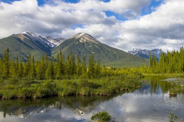 Gölde - Banff National Park, Amerika Birleşik Devletleri yansıtan dağlar