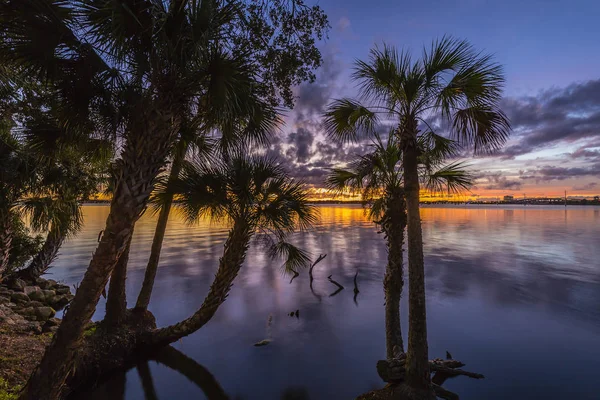 インドの川 - フロリダ州メリット島に沈む夕日 — ストック写真