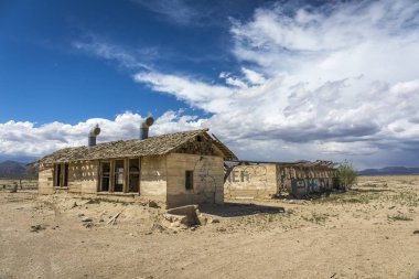 Terk edilmiş çiftlik Binası - Mojave Desert, California