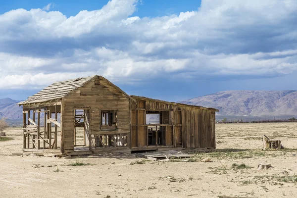 Terk edilmiş çiftlik - Mojave Desert, California — Stok fotoğraf