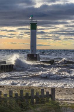 Deniz feneri ve fırtınalı bir havada - Ontario Gölü Huron iskelede, 