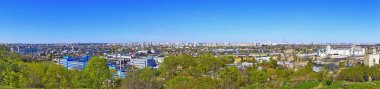 Kiev, Kiev, Ukrayna için panoramik görünümü. Tatarka bölgesi, organize sanayi bölgesinde binalar, güneşli bahar günü 