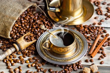 Eski arka plan üzerinde siyah kahve