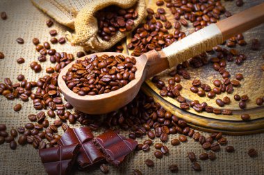 Eski arka plan üzerinde siyah kahve