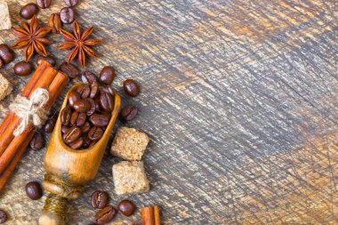 Eski arka plan üzerinde siyah kahve