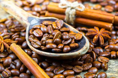 Eski arka plan üzerinde siyah kahve