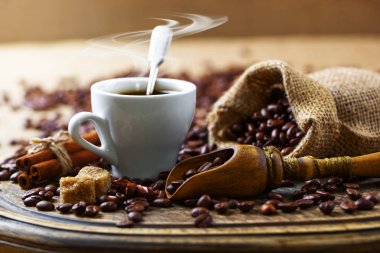 Eski arka plan üzerinde siyah kahve
