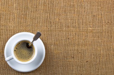 Eski arka plan üzerinde siyah kahve