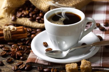 Eski arka plan üzerinde siyah kahve