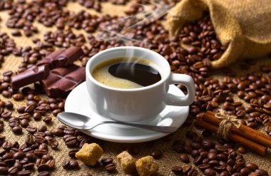 Eski arka plan üzerinde siyah kahve