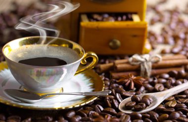 Eski arka plan üzerinde siyah kahve