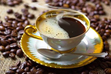 Eski arka plan üzerinde siyah kahve