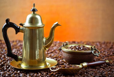 Eski arka plan üzerinde siyah kahve