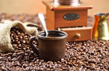 Eski arka plan üzerinde siyah kahve