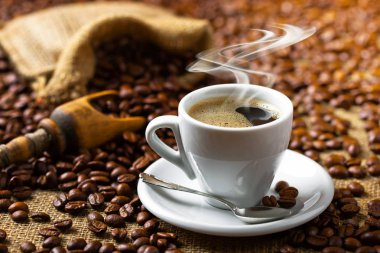 Eski arka plan üzerinde siyah kahve