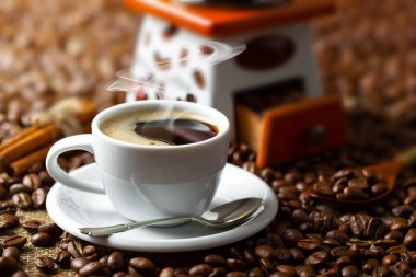 Eski arka plan üzerinde siyah kahve