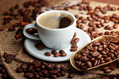 Eski arka plan üzerinde siyah kahve