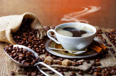 Eski arka plan üzerinde siyah kahve