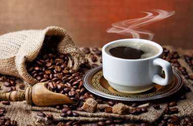 Eski arka plan üzerinde siyah kahve