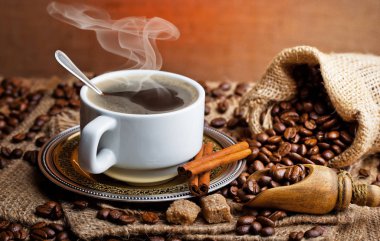 Eski arka plan üzerinde siyah kahve