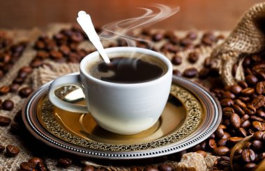 Eski arka plan üzerinde siyah kahve