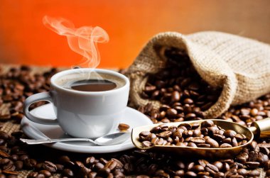 Eski arka plan üzerinde siyah kahve