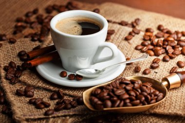 Eski arka plan üzerinde siyah kahve