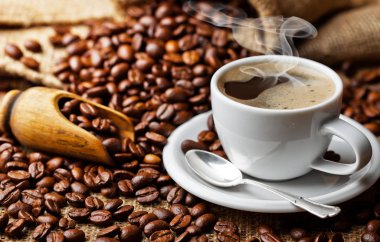 Eski arka plan üzerinde siyah kahve