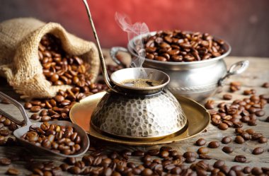 Eski arka plan üzerinde siyah kahve