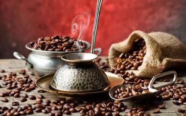 Eski arka plan üzerinde siyah kahve