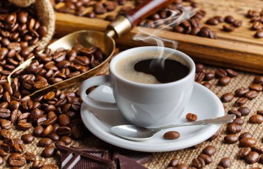 Eski arka plan üzerinde siyah kahve