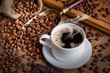 Eski arka plan üzerinde siyah kahve