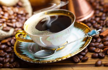 Eski arka plan üzerinde siyah kahve